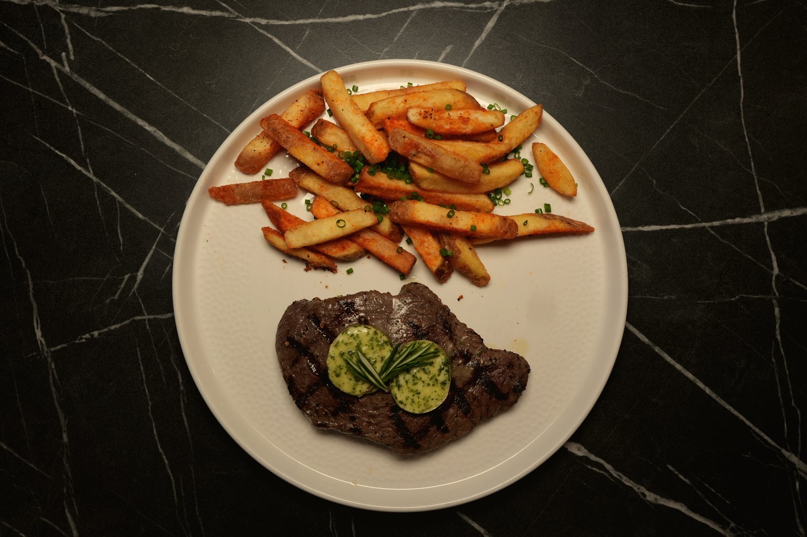 Rinderfiletsteak mit French Fries